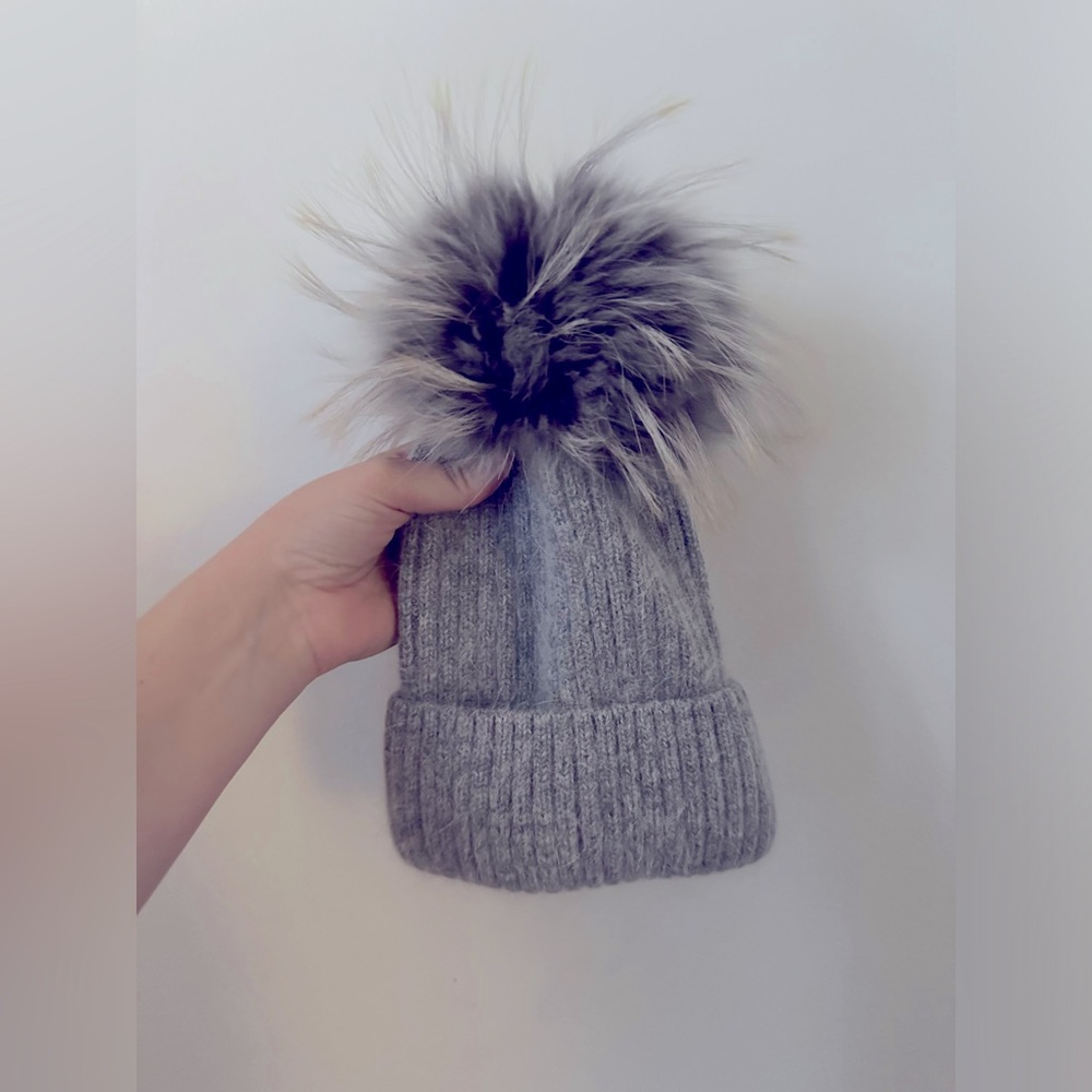 Linda Richards Ribbed Knit Beanie Genuine Dyed Fur Pom Pom Womens Outdoor Winter